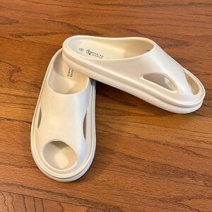 American Exchange Men's Slides/Sandals.  NWT/NWOT